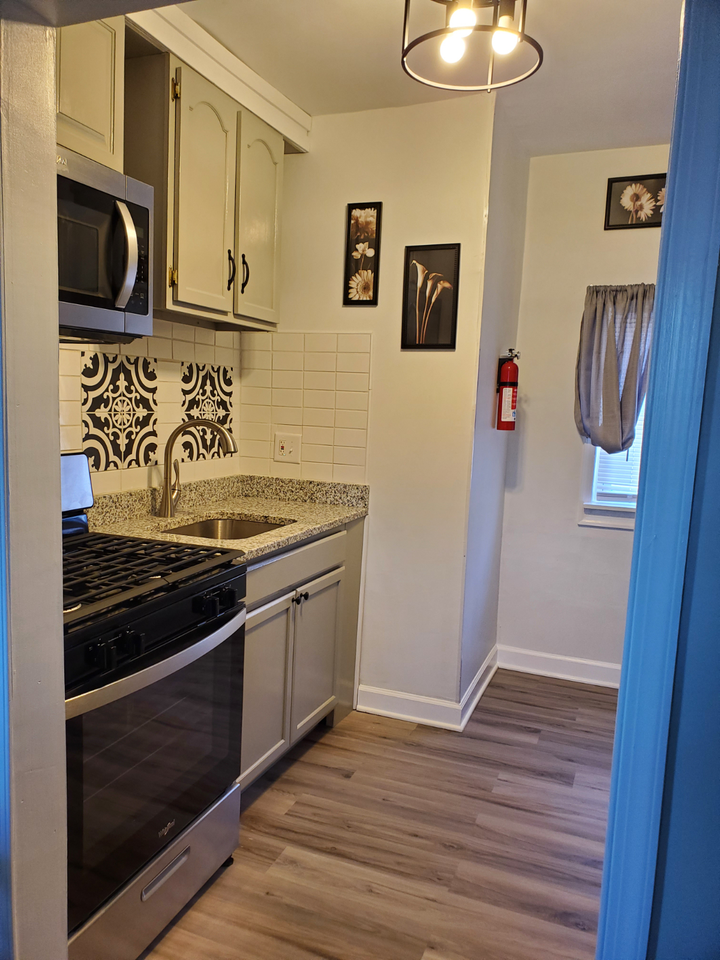 3428 7th St #B - Photo 3 of 10