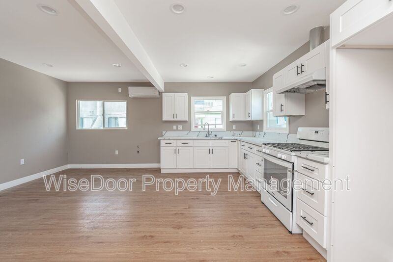 1510 N Durant St #2 - Photo 3 of 23