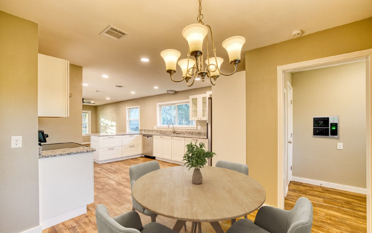 5632 Wexford Dr - Photo 2 of 14