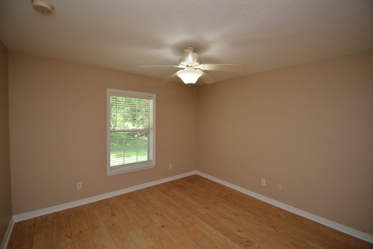 8 Piedmont Dr - Photo 3 of 33