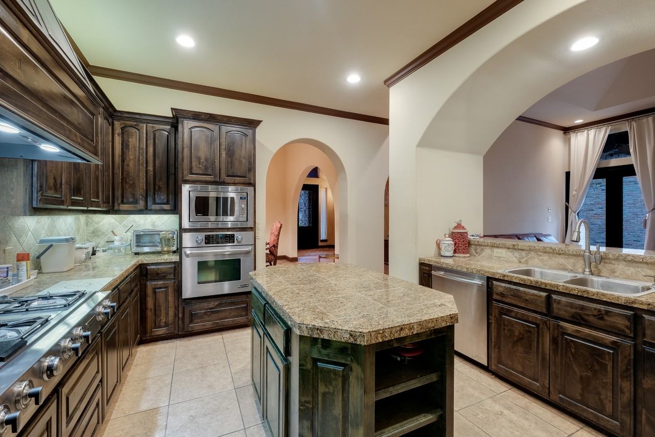 6 Rugby Ln - Photo 3 of 19