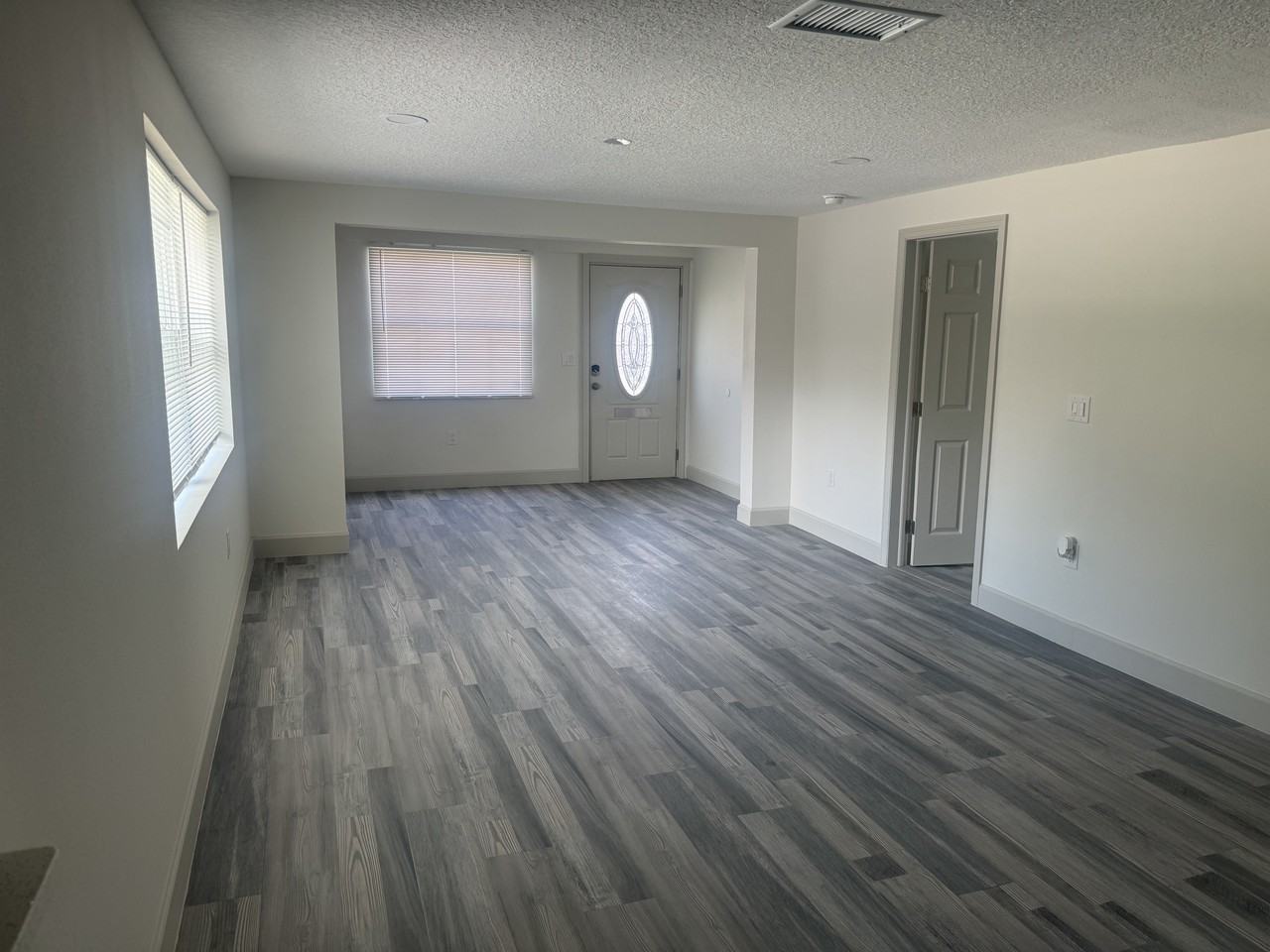 1149 La Salle St - Photo 5 of 17