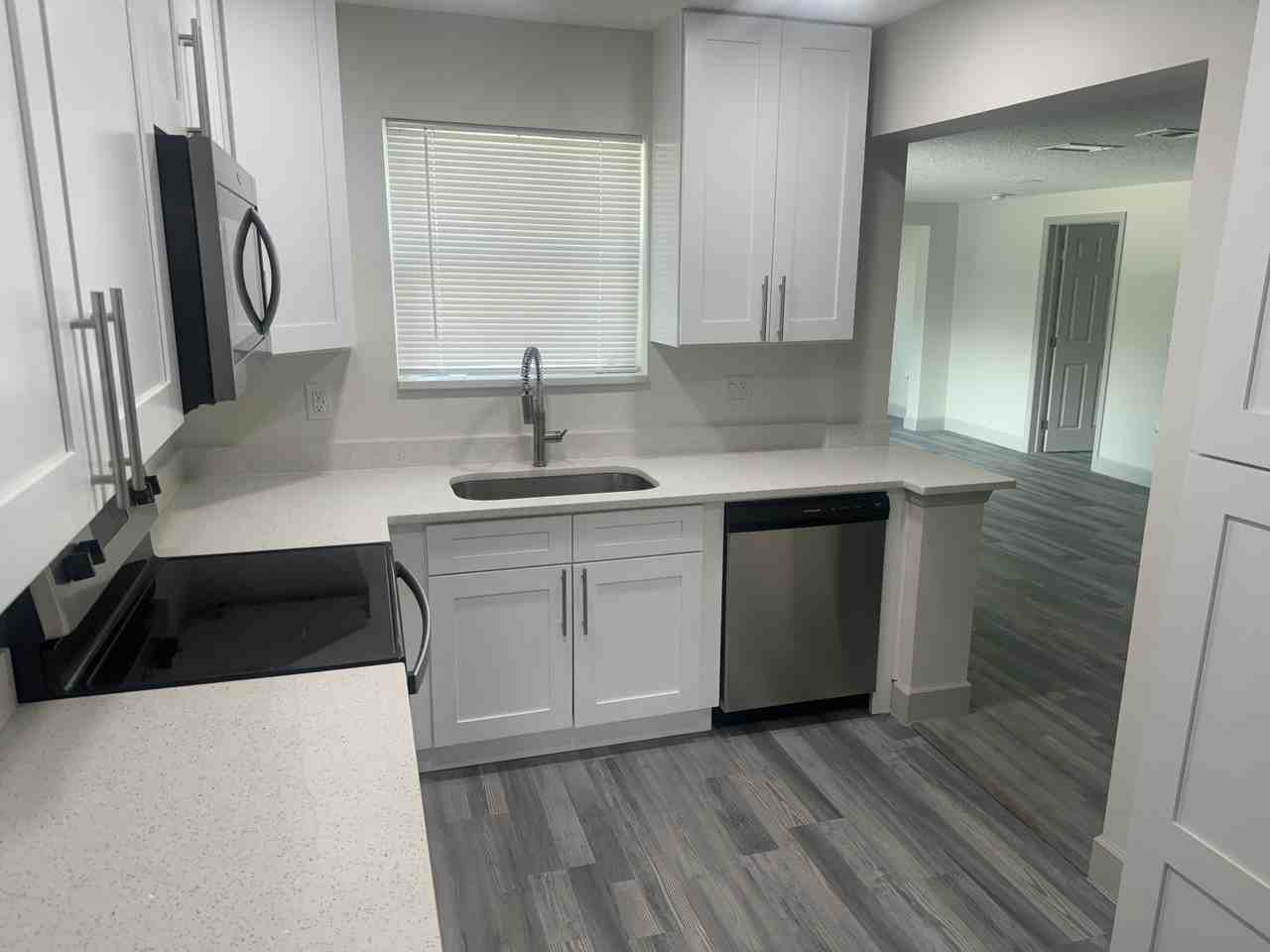 1149 La Salle St - Photo 7 of 17
