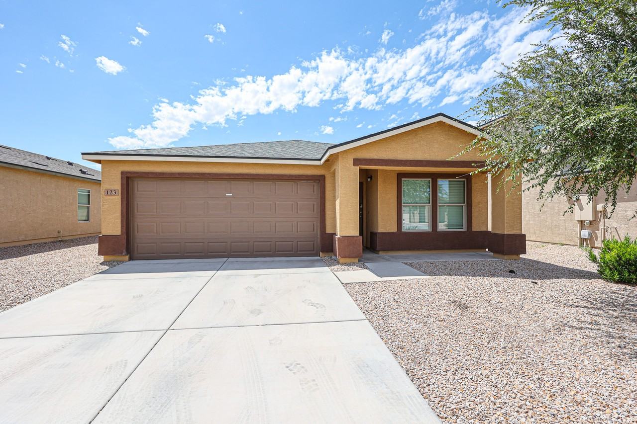 123 E Bobcat Pl - Photo 3 of 28