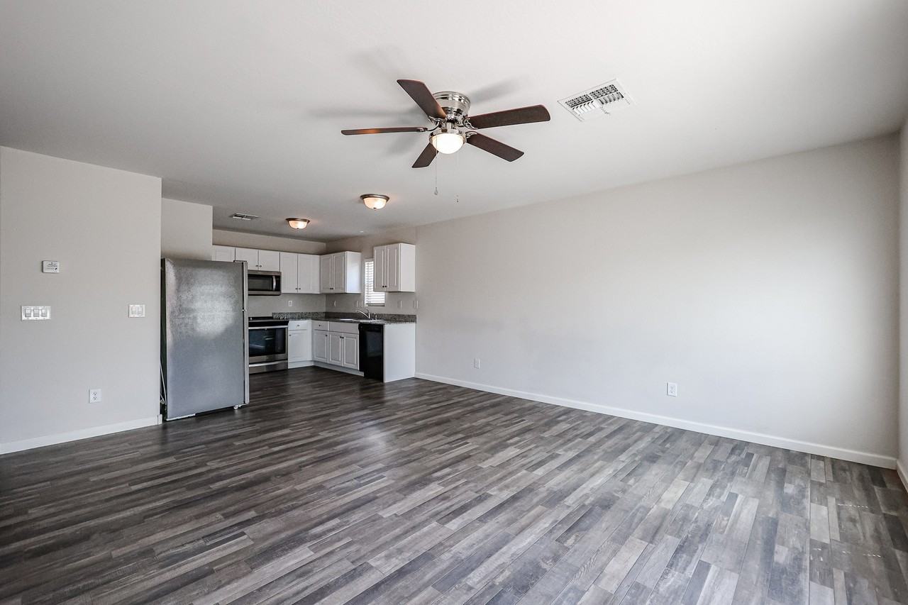 123 E Bobcat Pl - Photo 5 of 28