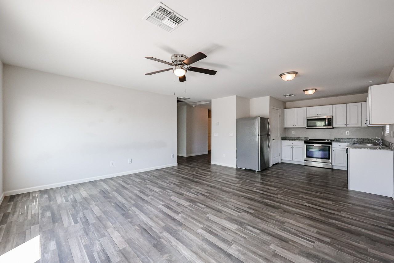 123 E Bobcat Pl - Photo 6 of 28