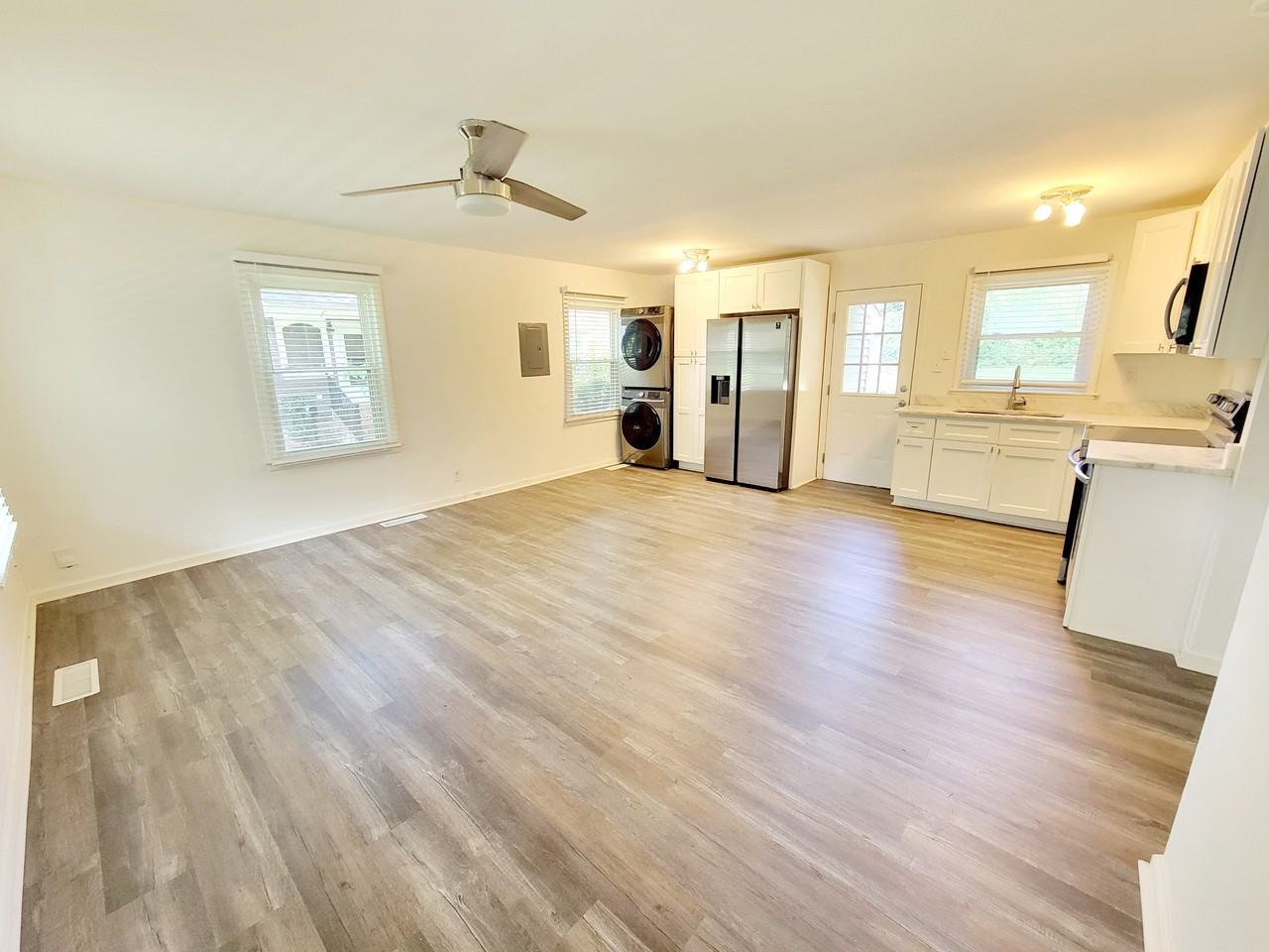 428 Lansing St - Photo 3 of 33