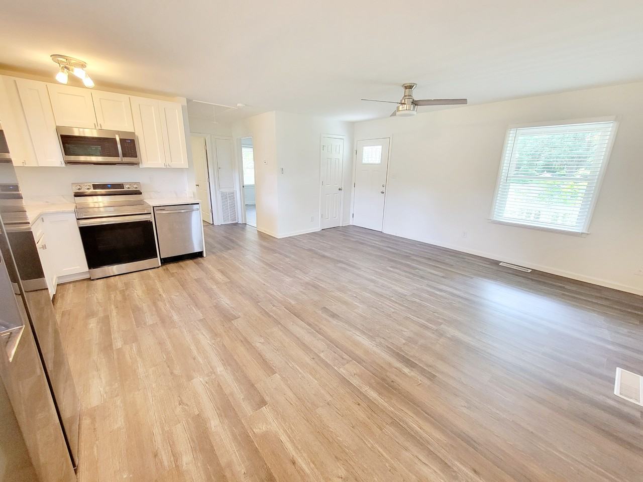 428 Lansing St - Photo 5 of 33