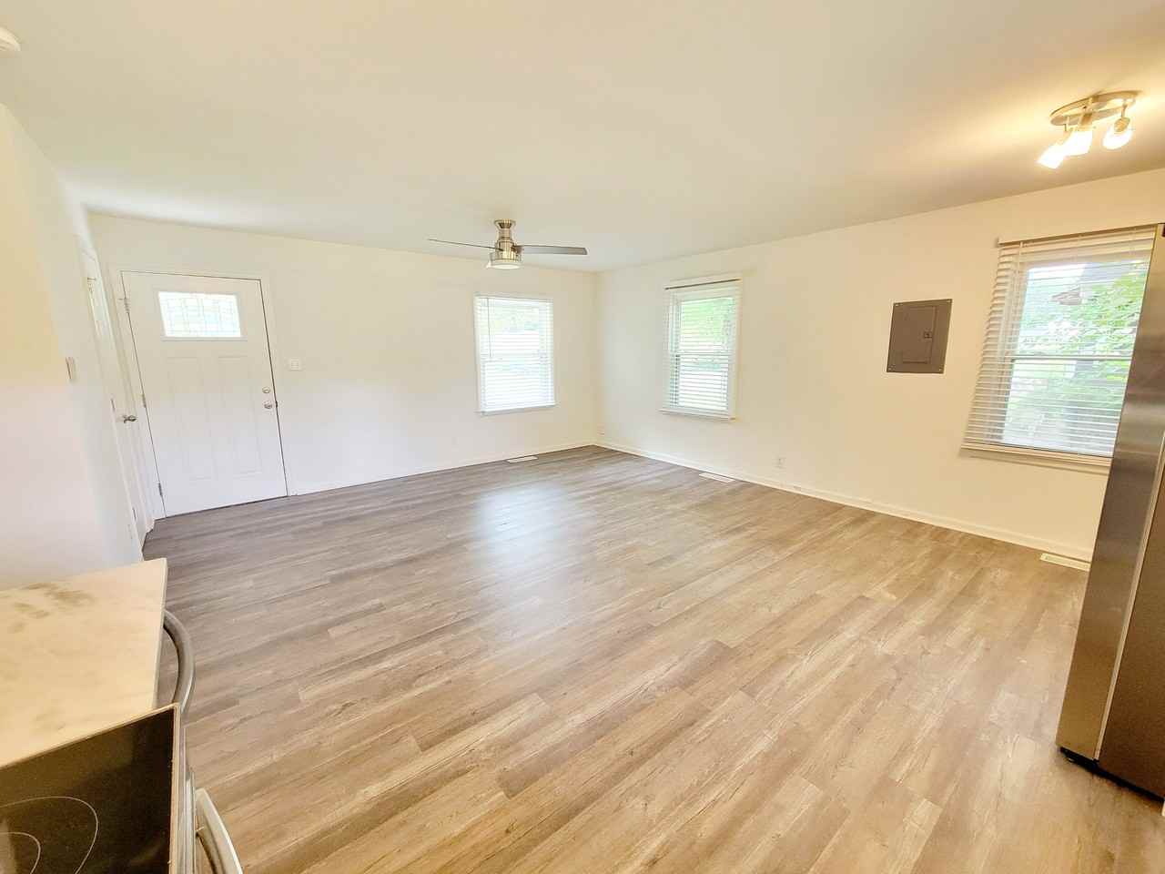 428 Lansing St - Photo 6 of 33