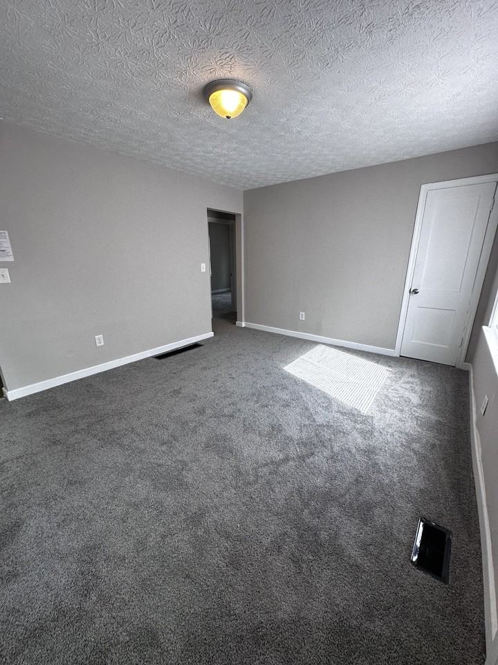 2359 Mcguffey Rd - Photo 3 of 26