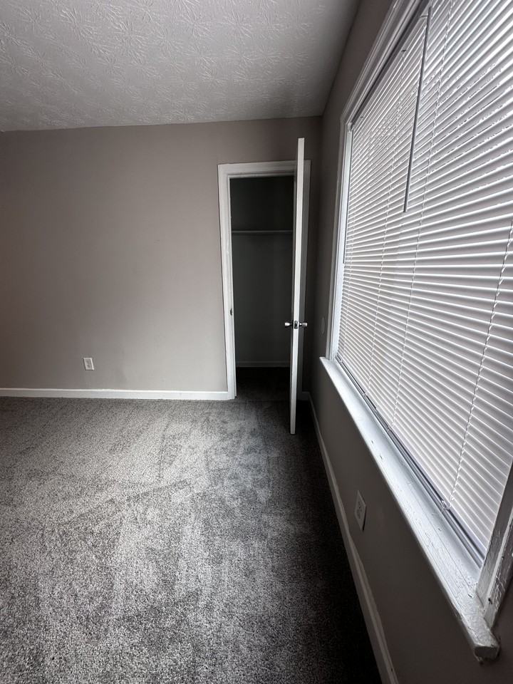 2359 Mcguffey Rd - Photo 4 of 26