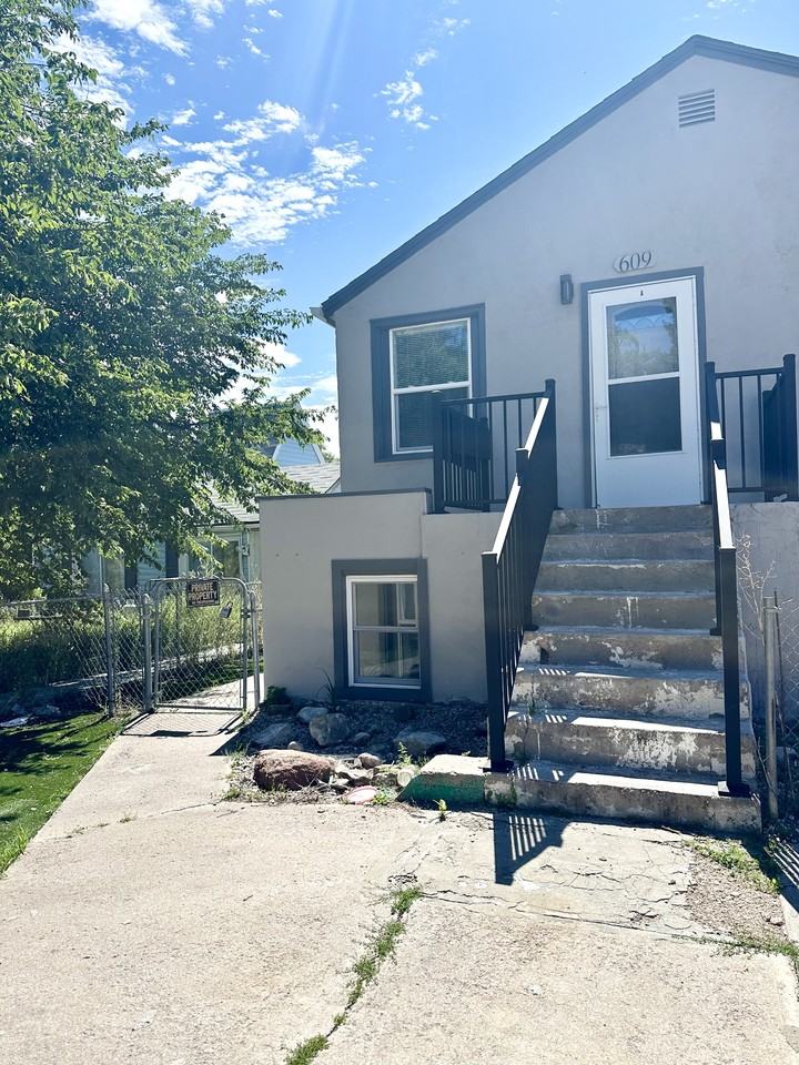 609 E 3Rd St - Photo 2 of 8