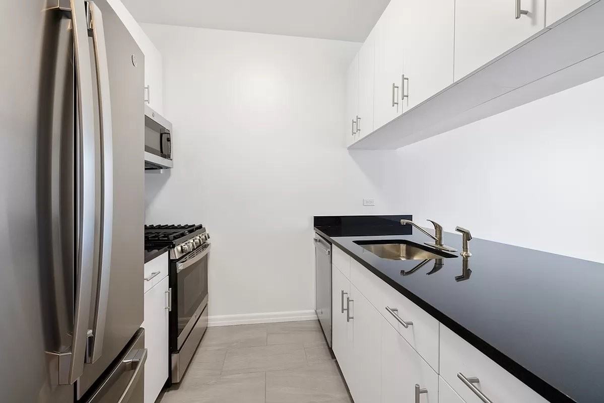 33 Rector St #14F - Photo 3 of 12