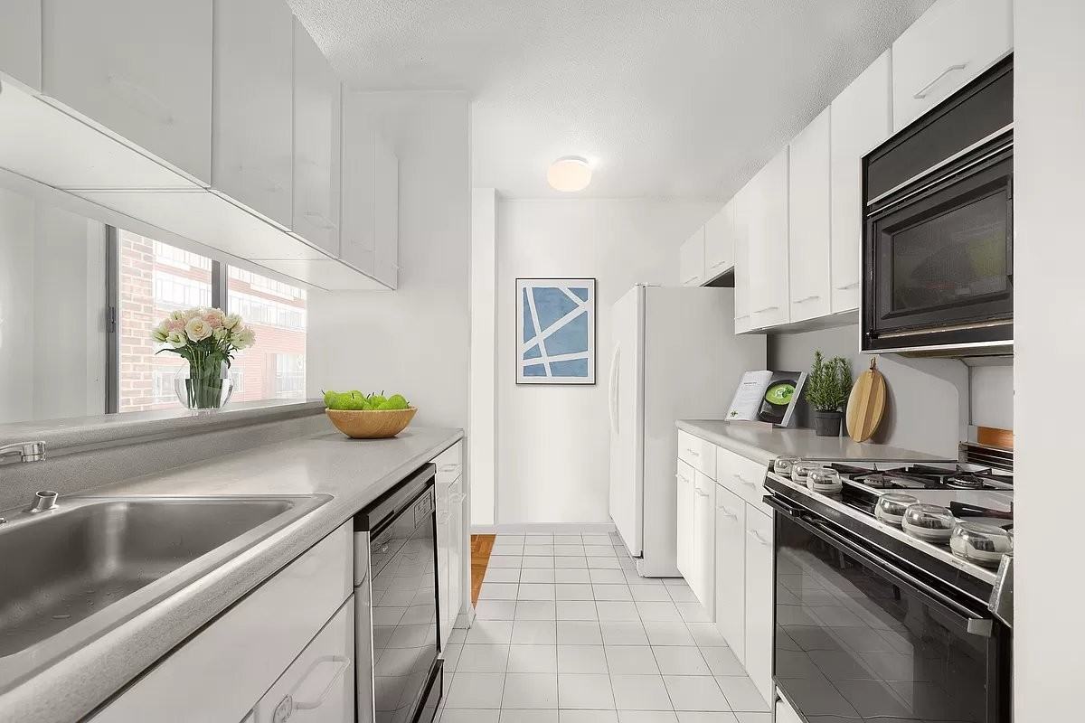 2 S End Ave #8N - Photo 5 of 9