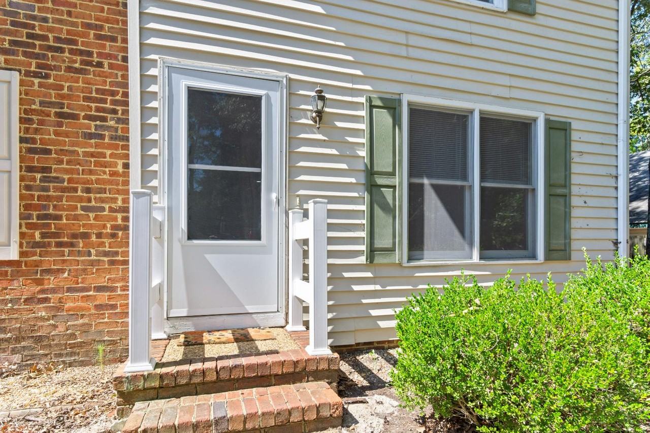 2821 Oak Hill Drive Unit 4 - Photo 3 of 26