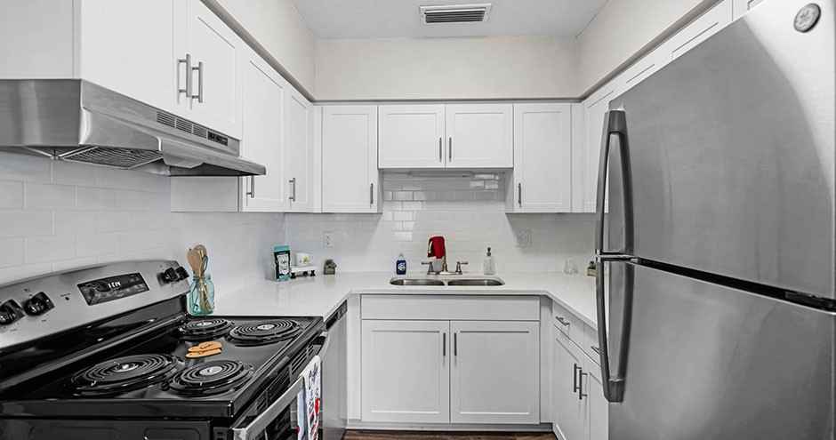 Fountain Square Apartments - Photo 6 of 33