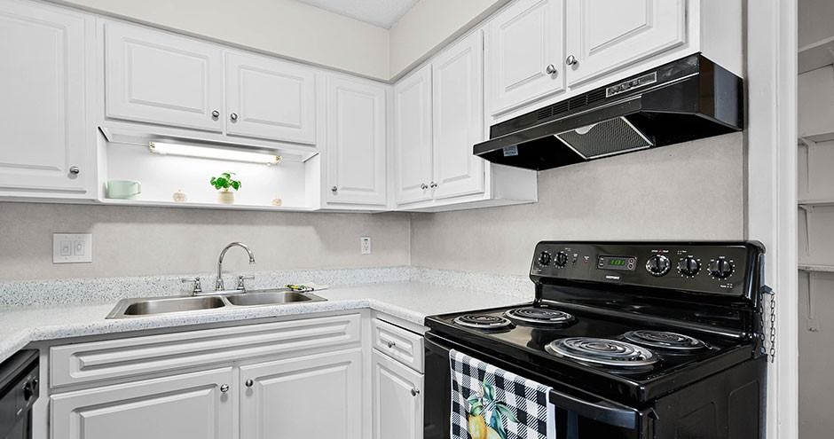 Fountain Square Apartments - Photo 7 of 32