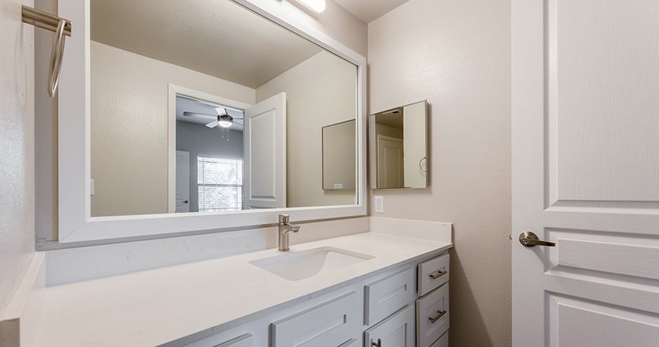 Stoneleigh on Kenswick Apartments - Photo 7 of 45