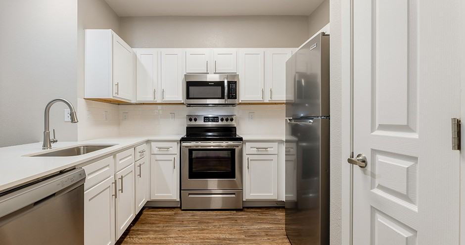 Stoneleigh on Kenswick Apartments - Photo 2 of 45