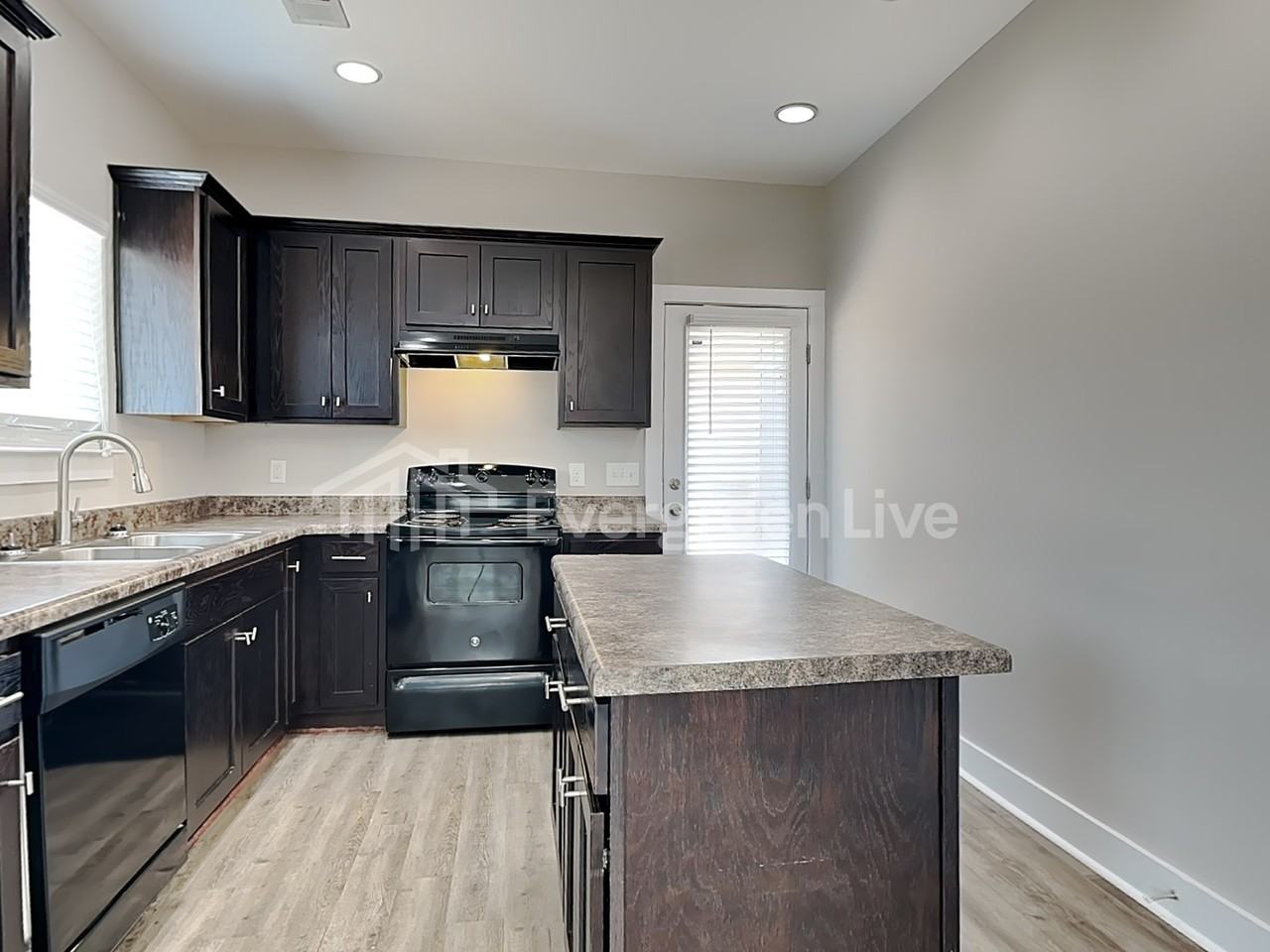 246 Ivy Hills Cir - Photo 3 of 13