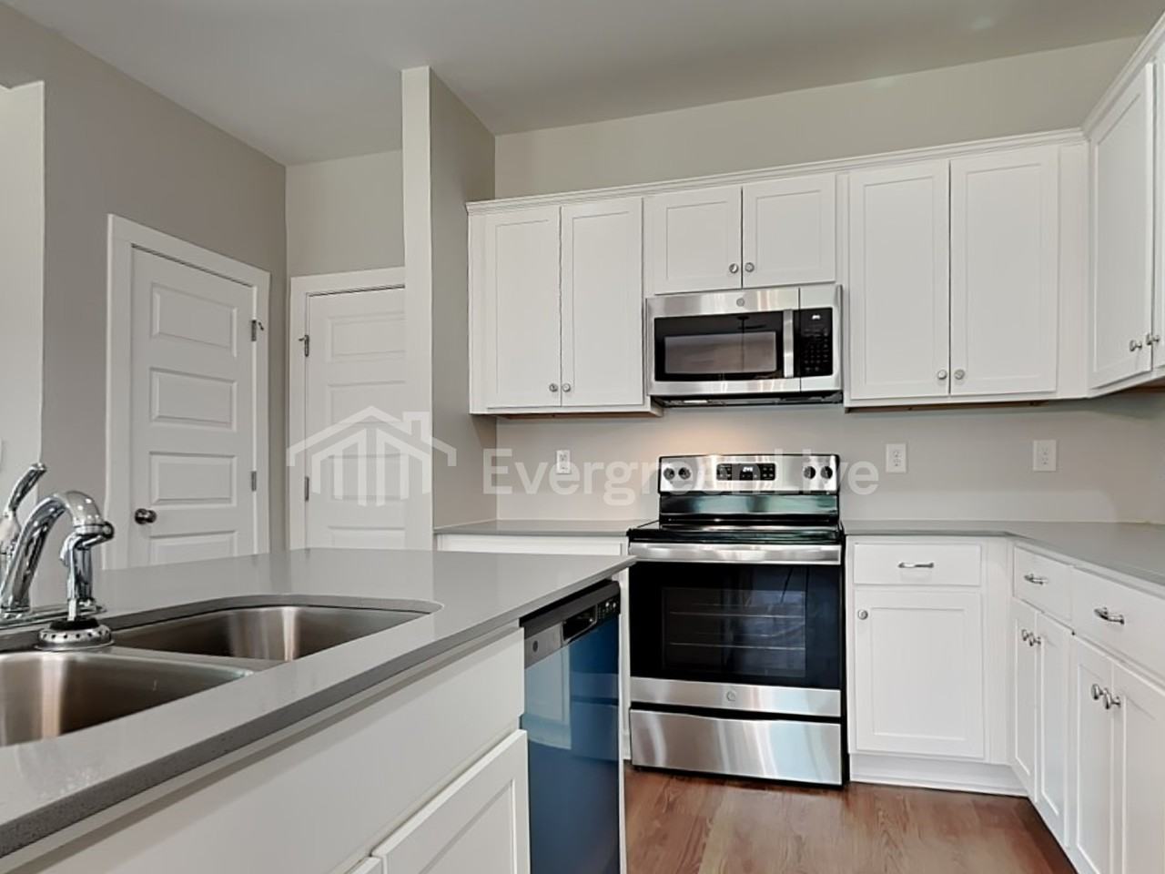 15661 Capstone Blvd - Photo 4 of 18