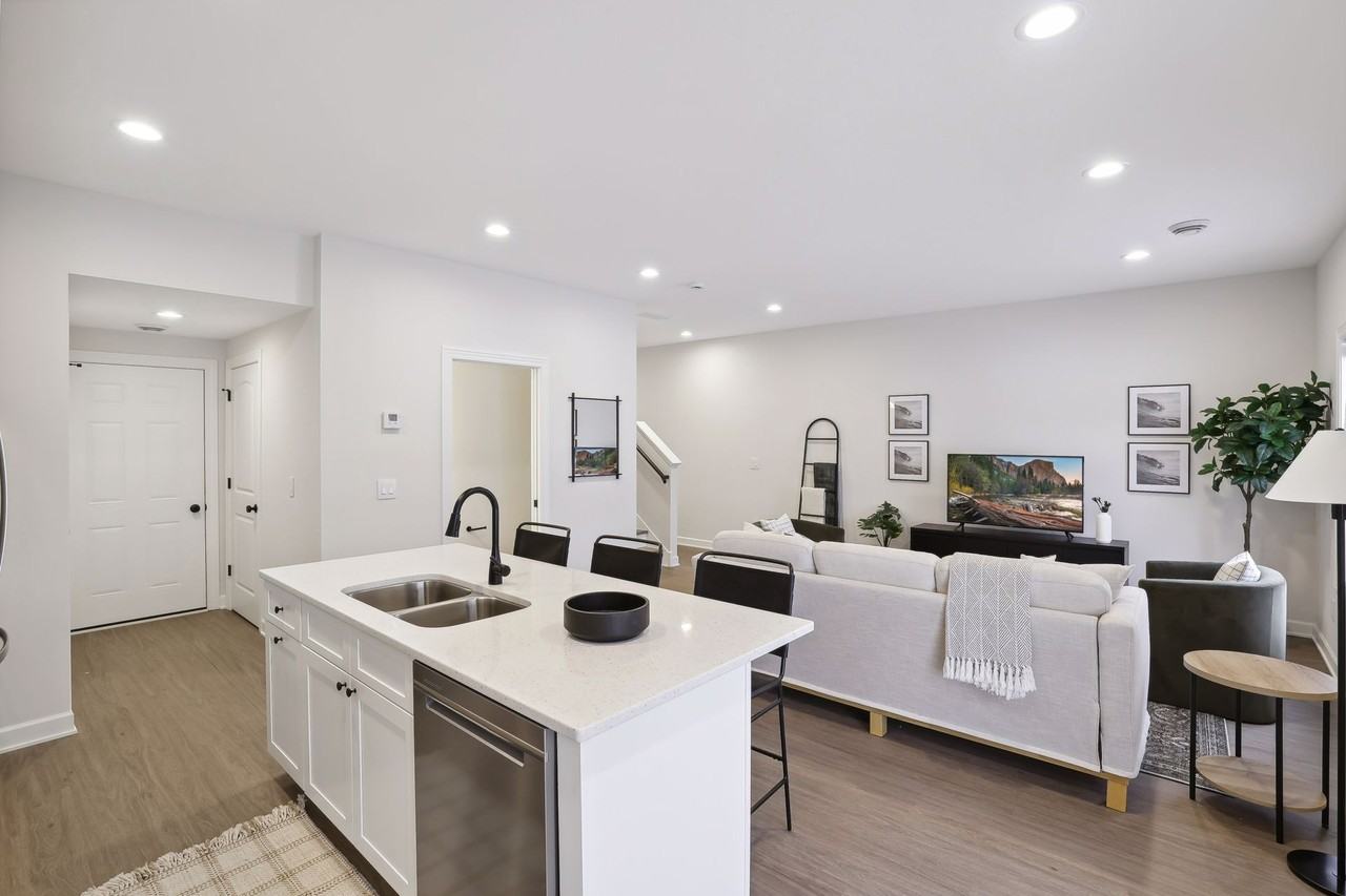 816 Dailey Place - Photo 7 of 35