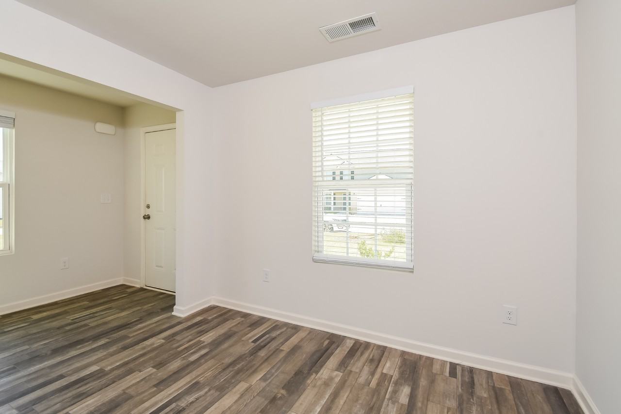 101 Radford Ct - Photo 7 of 17