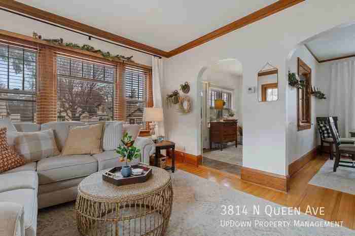 3814 Queen Ave N - Photo 2 of 18