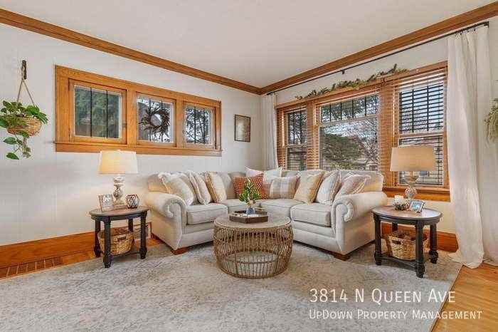 3814 Queen Ave N - Photo 3 of 18