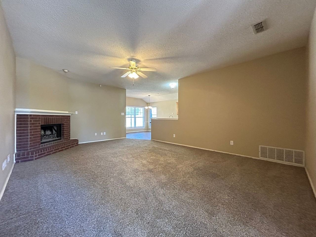 2912 90th St - Photo 3 of 12