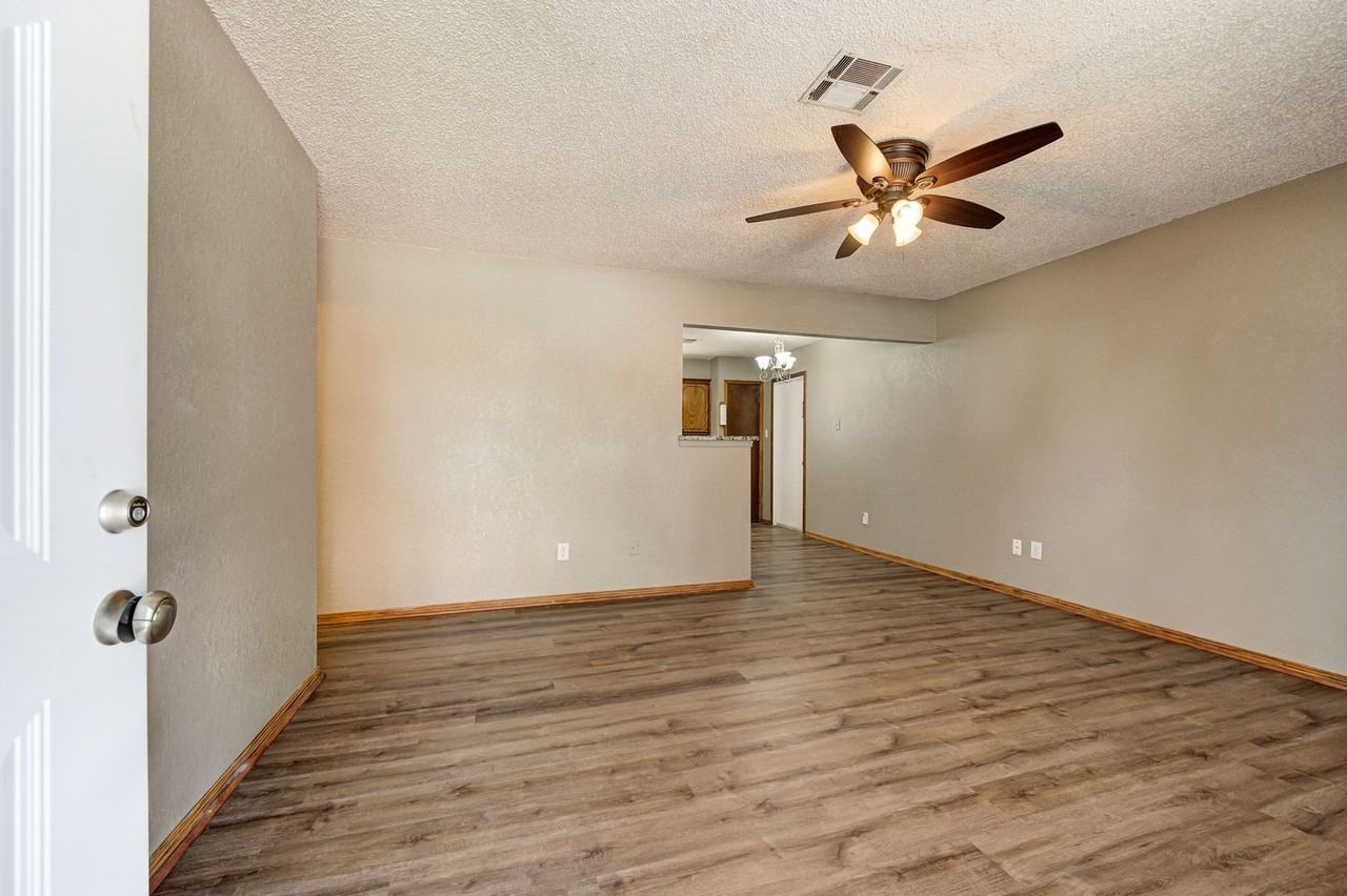 830 W Perry Dr - Photo 5 of 27