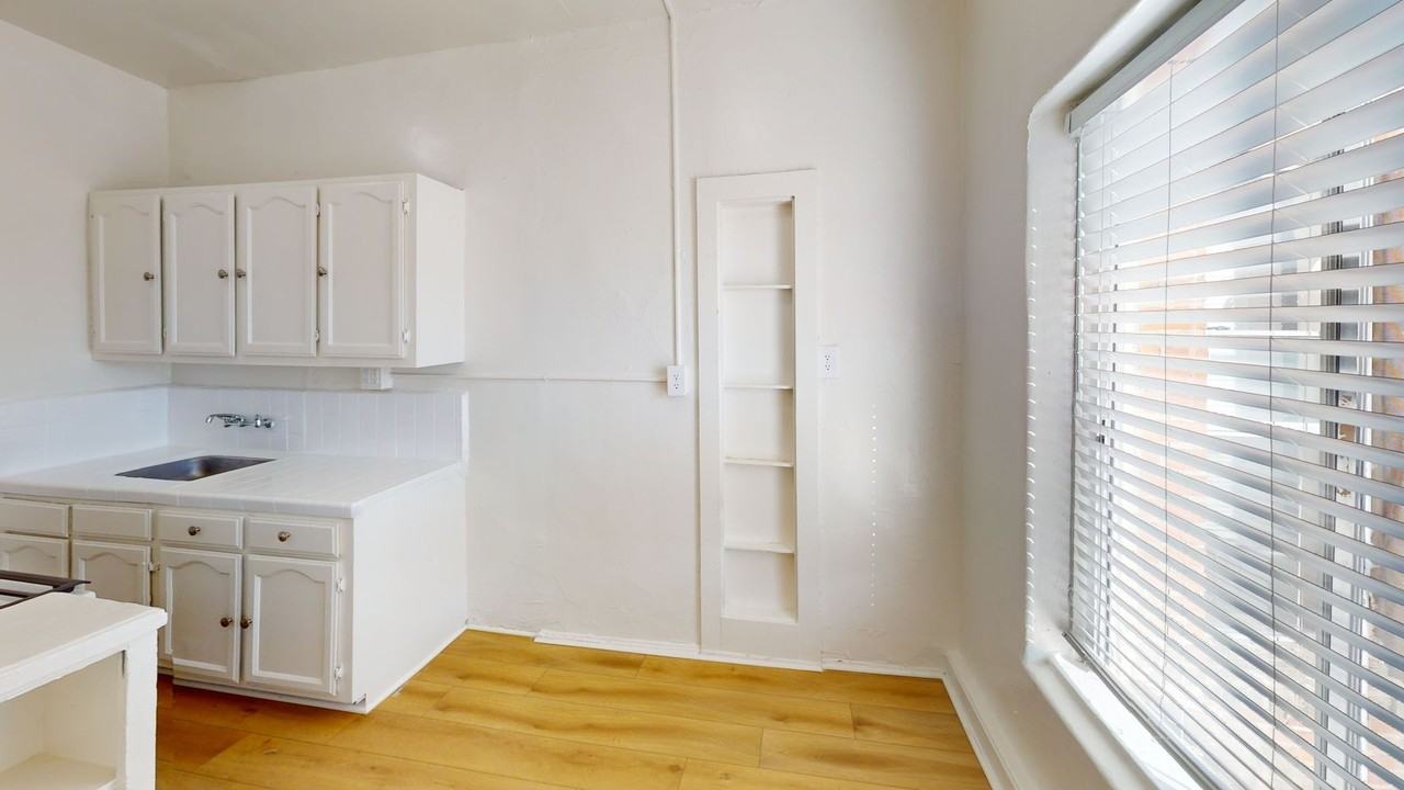 BU2 - 625 Burlington Apts - Photo 6 of 18