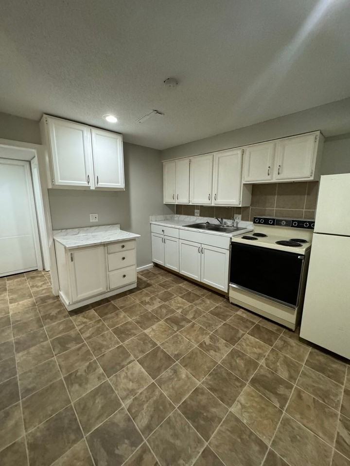 1217 1/2 W Truman Rd - Photo 5 of 13