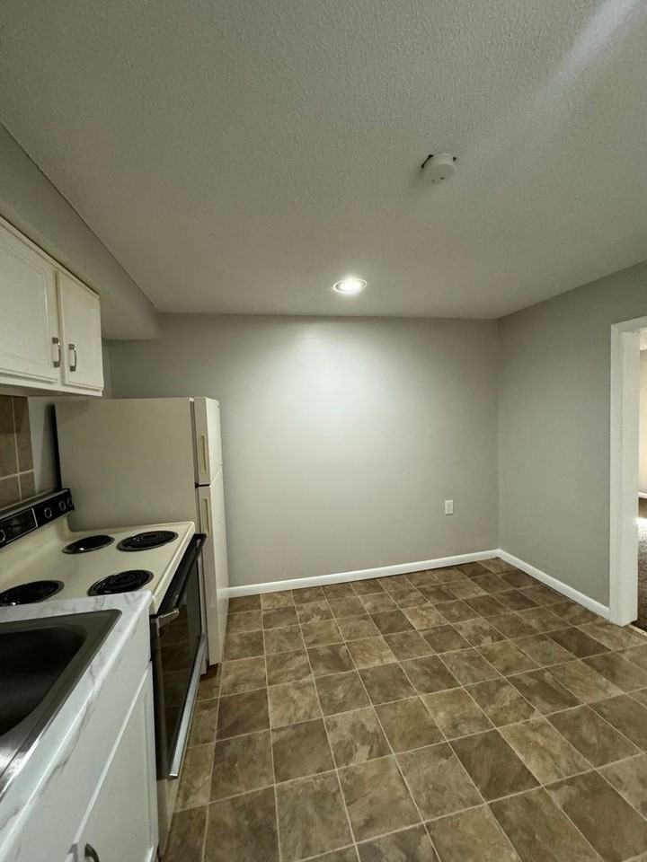 1217 1/2 W Truman Rd - Photo 6 of 13