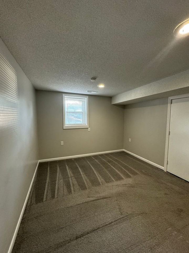 1217 1/2 W Truman Rd - Photo 7 of 13