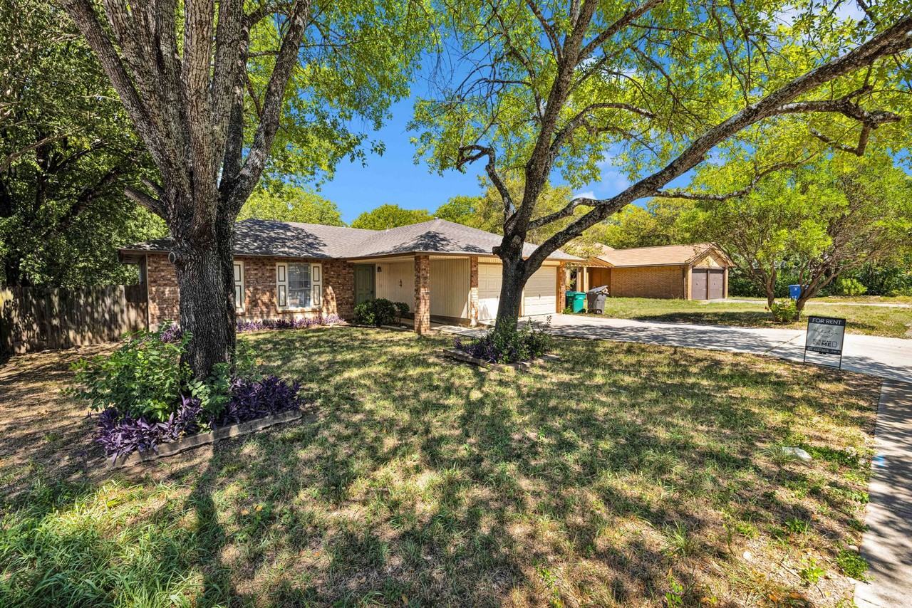 6427 Ridge Place St - Photo 2 of 14