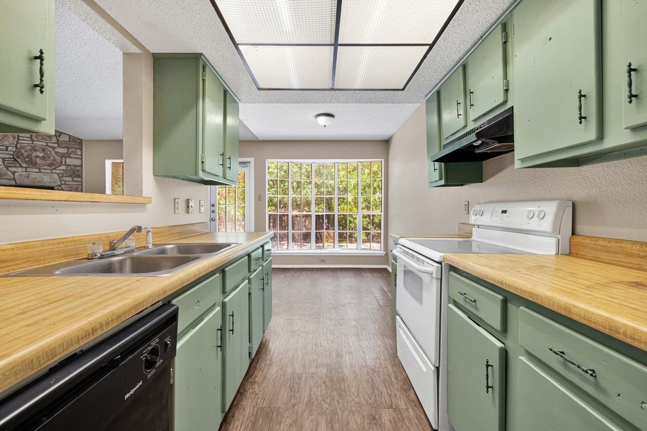 6427 Ridge Place St - Photo 5 of 14