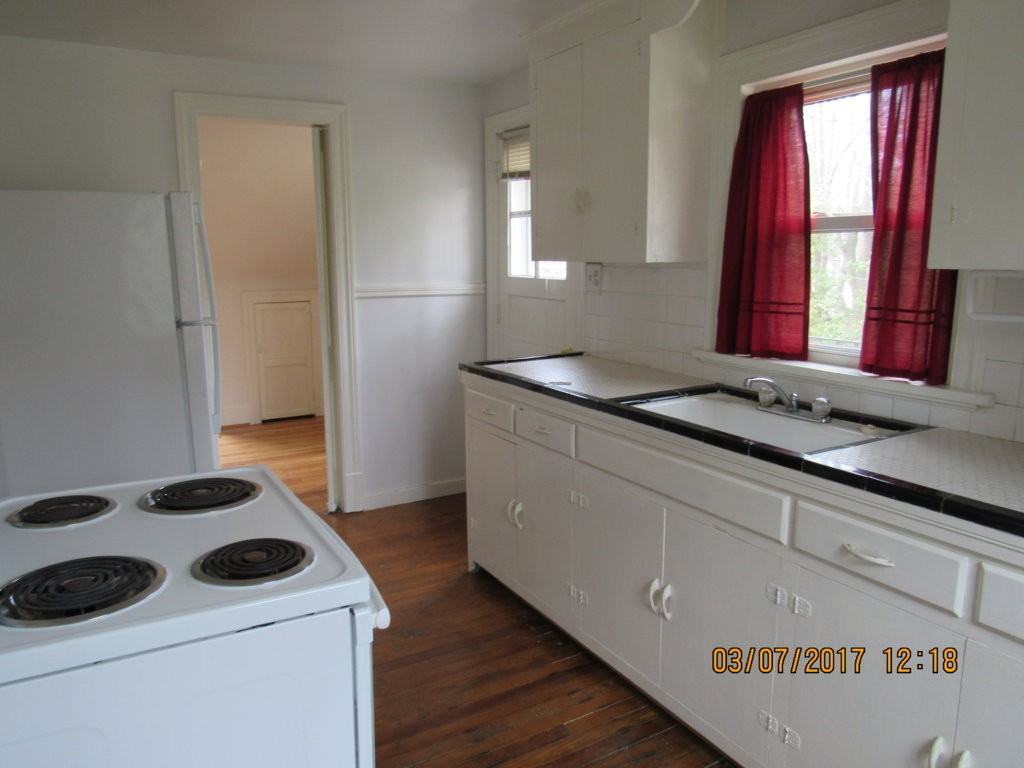 7609 Woodman Rd - Photo 3 of 16