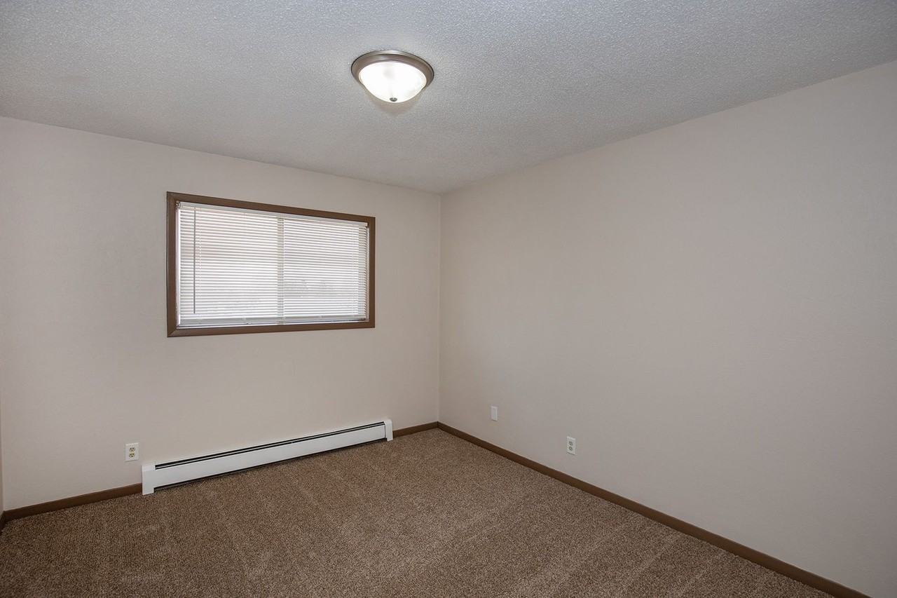 Sycamore Street Apartments - Photo 6 of 34