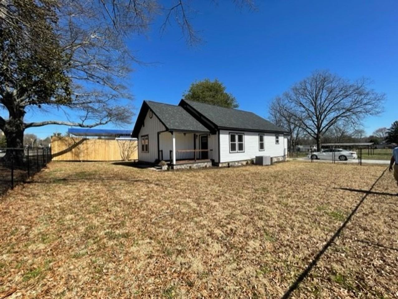 4022 Old Buncombe Rd - Photo 2 of 10