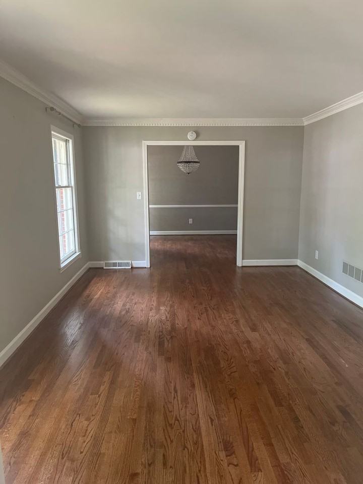 10 Queensbury Rd - Photo 2 of 27