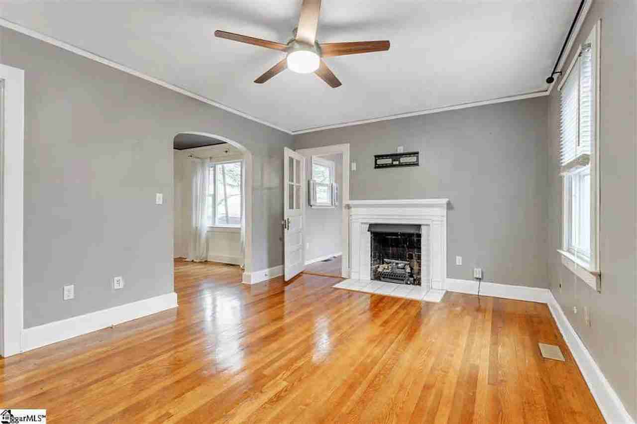 231 W Hillcrest Dr - Photo 2 of 6