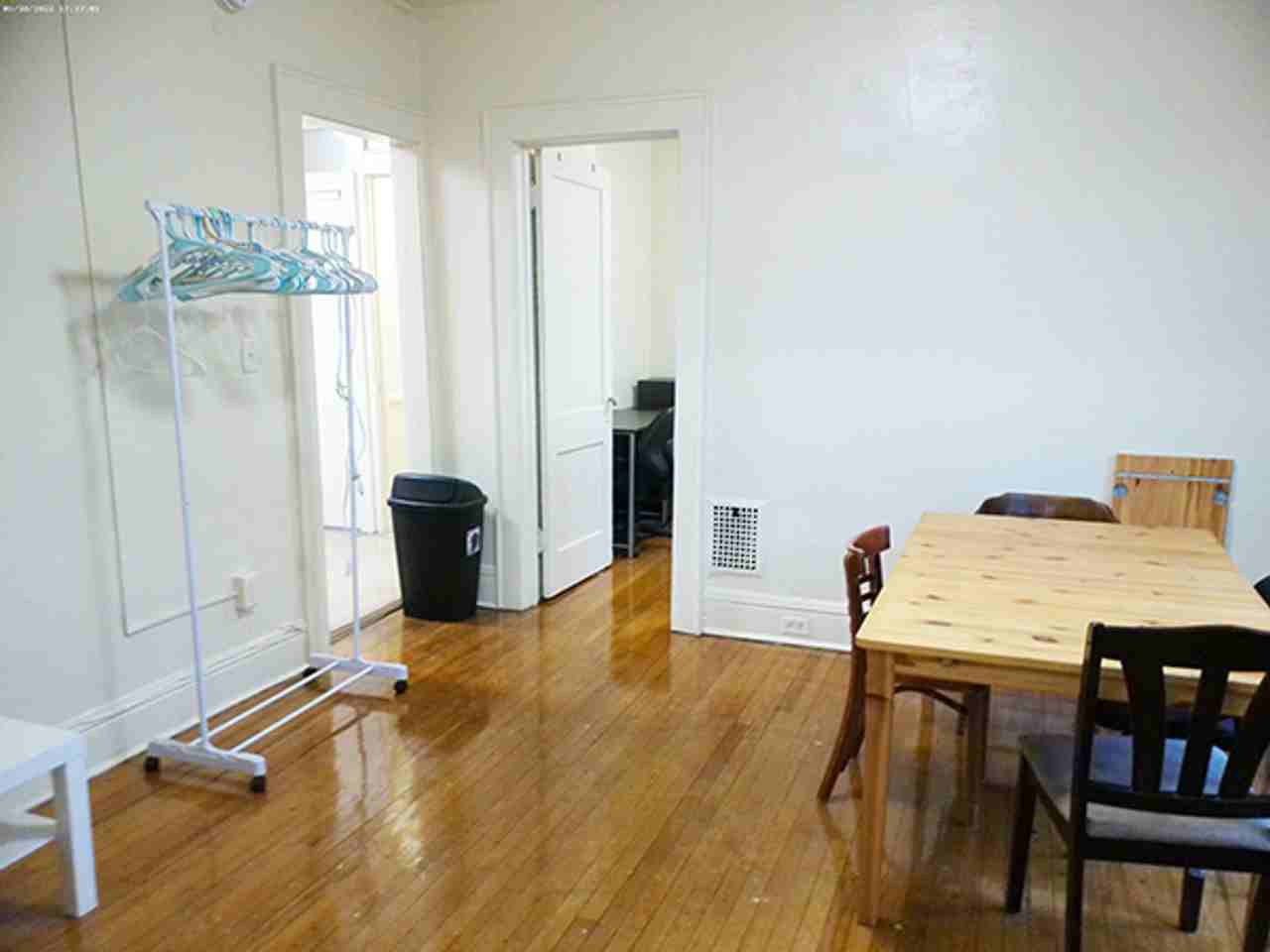 1020 Madison St - Photo 5 of 27