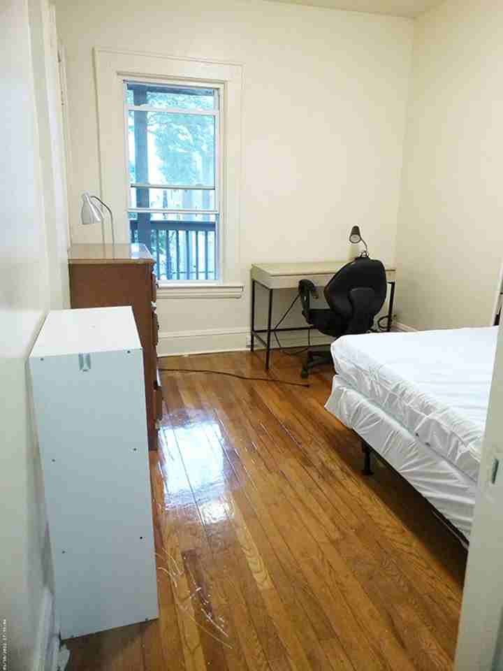 1020 Madison St - Photo 6 of 27