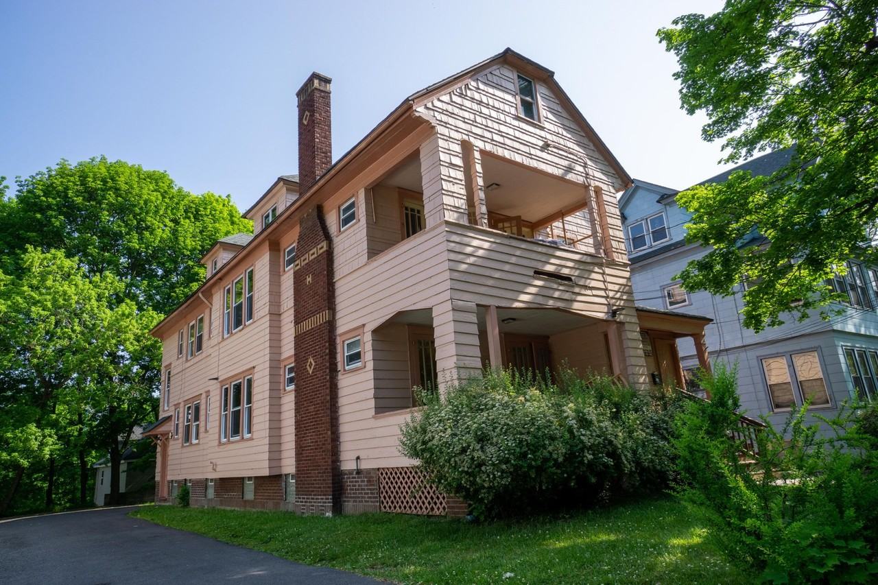 1213 Madison St - Photo 3 of 24