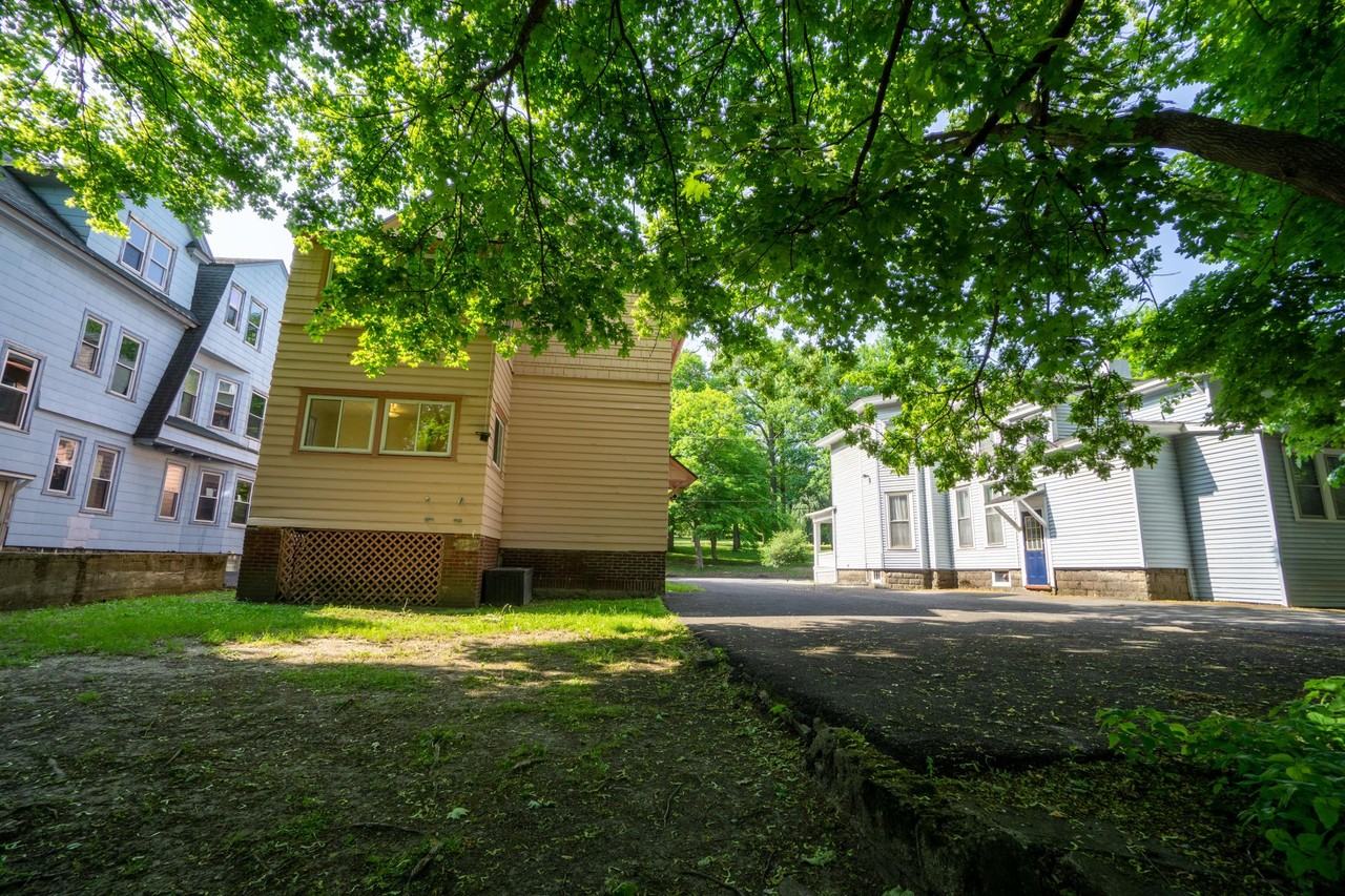 1213 Madison St - Photo 4 of 24