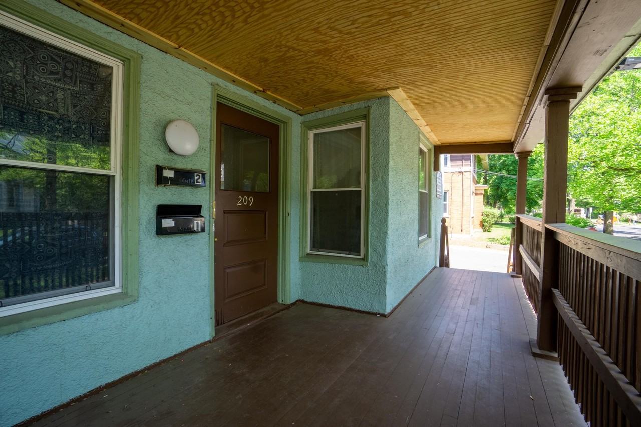 209 Harvard Pl - Photo 4 of 22
