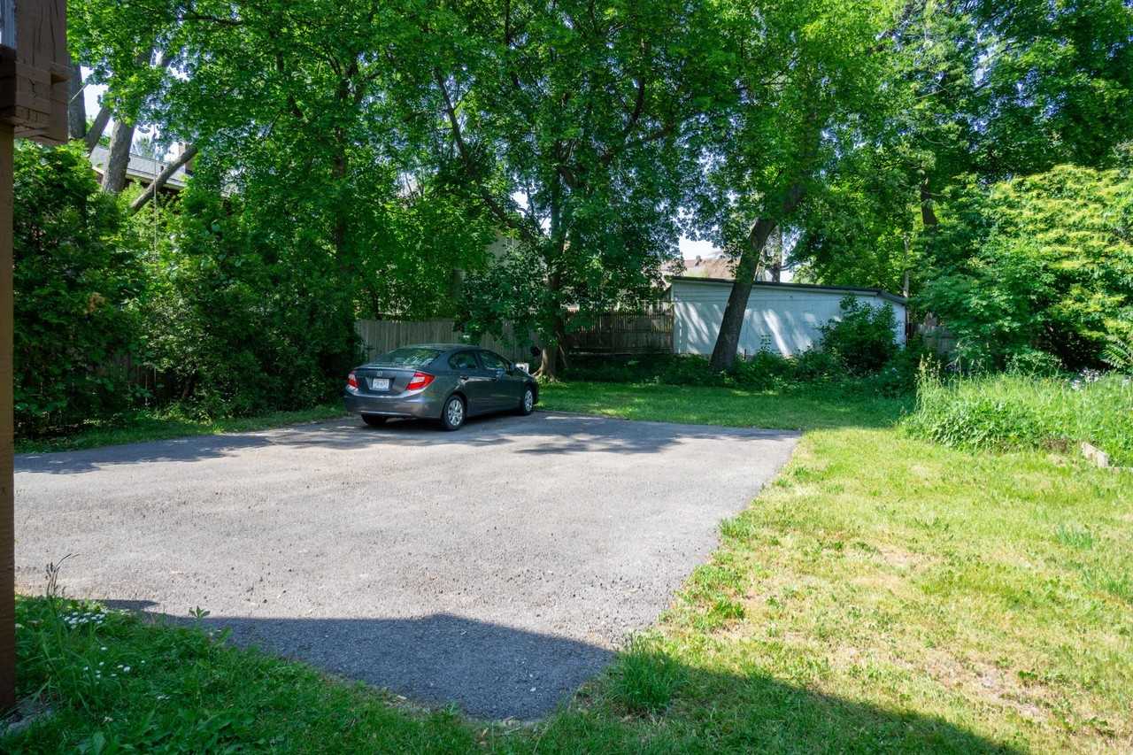 209 Harvard Pl - Photo 5 of 22