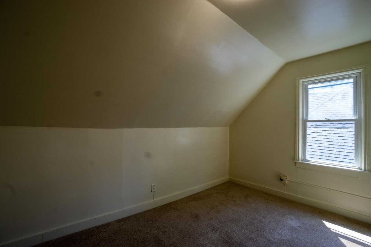 209 Harvard Pl - Photo 7 of 22
