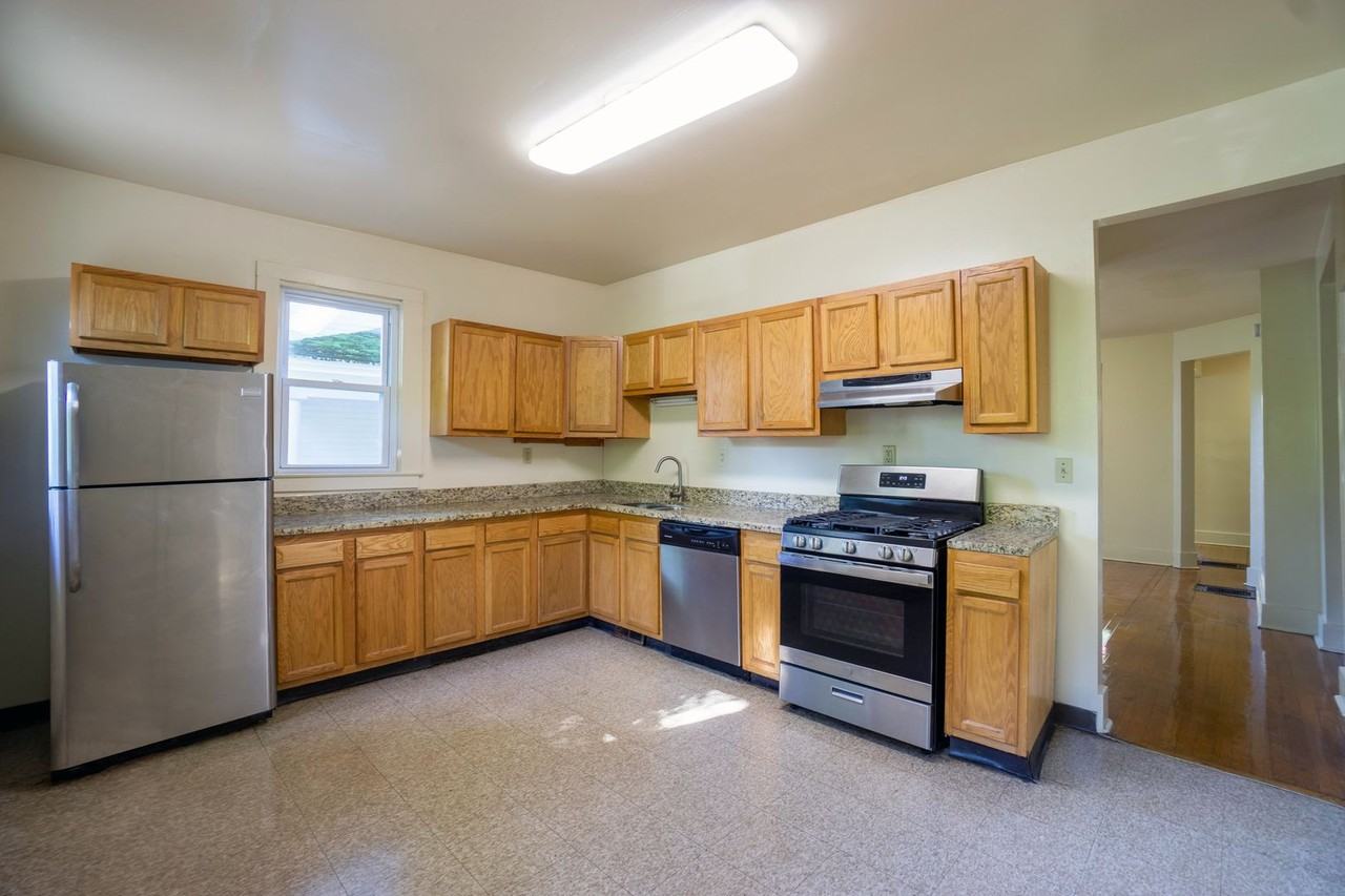 317 Greenwood Pl - Photo 2 of 22